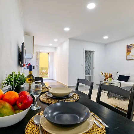 Apartmán Spacious Flat With Garden *