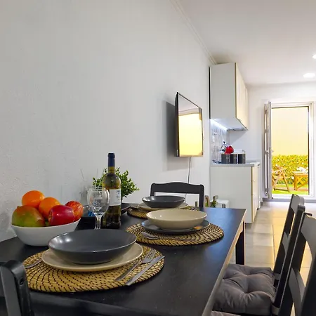 Spacious Flat With Garden Apartmán