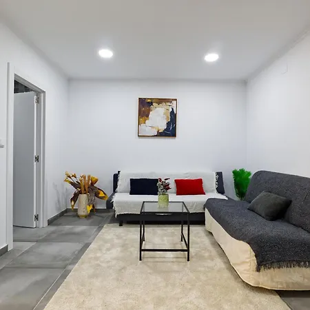 Spacious Flat With Garden 아파트