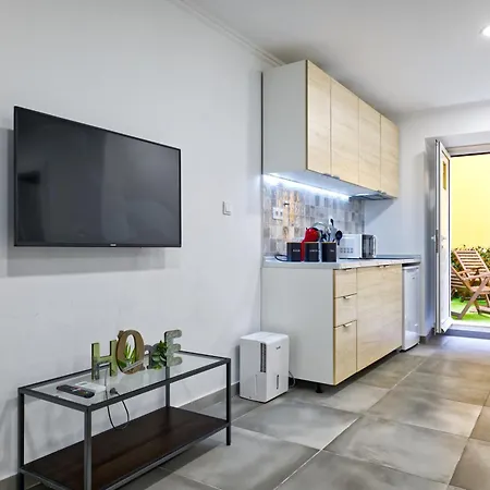Апартаменты Spacious Flat With Garden Лиссабон