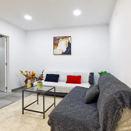 Spacious Flat With Garden 리스본