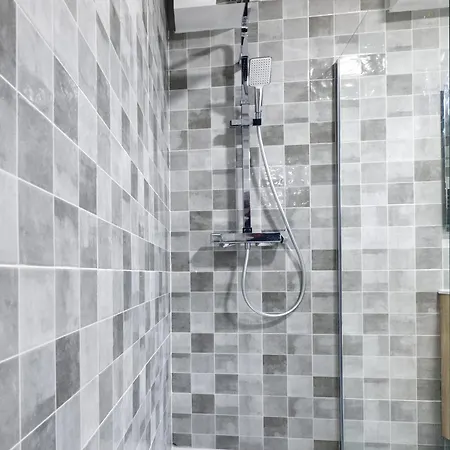 아파트 Spacious Flat With Garden *