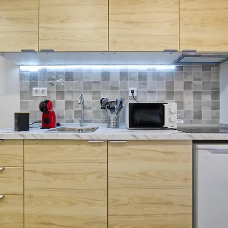 아파트 Spacious Flat With Garden