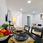 Apartament Spacious Flat With Garden *