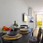 Spacious Flat With Garden Apartament
