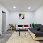 Spacious Flat With Garden Apartament